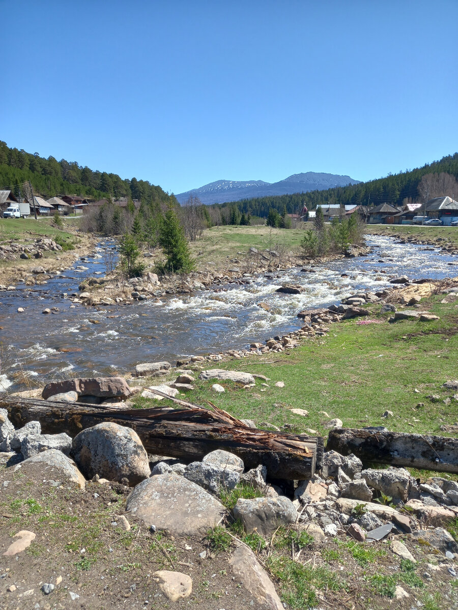 Те два холма вдалеке - это и есть Иремель.