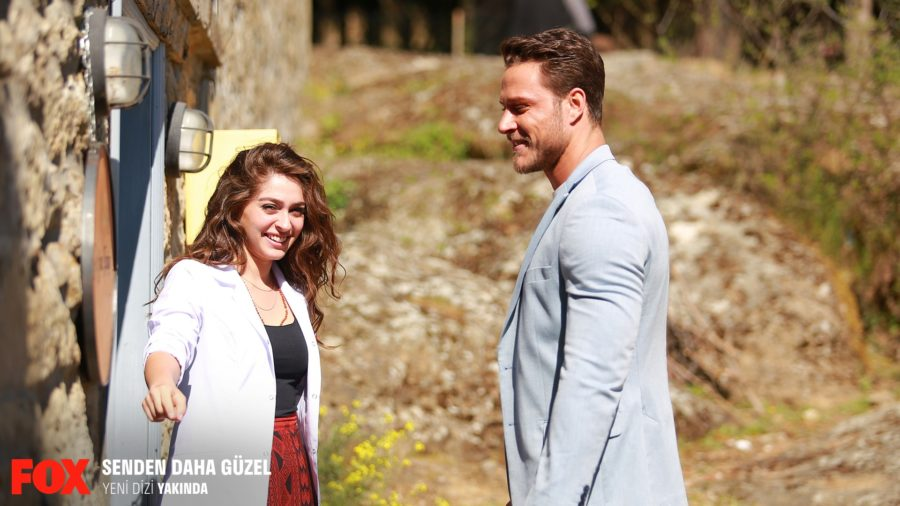 Джемре Байсел в роли Эфсун и Бурак Челик в роли Эмира