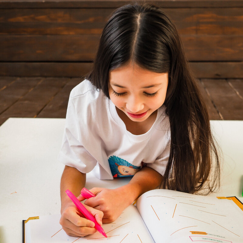 дети школьники. радостный ученик. подготовка ребенка к школе. учиться. успешный школьник.