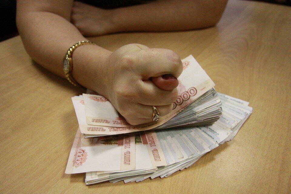     Это были деньги от продажи авто и недвижимости, а также кредитные средства Олег УКЛАДОВ