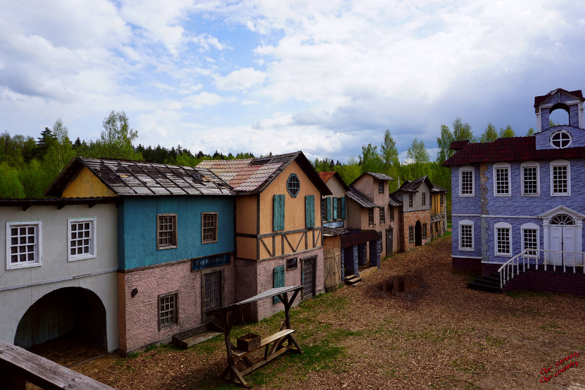 Странный городок. Необычный городок.