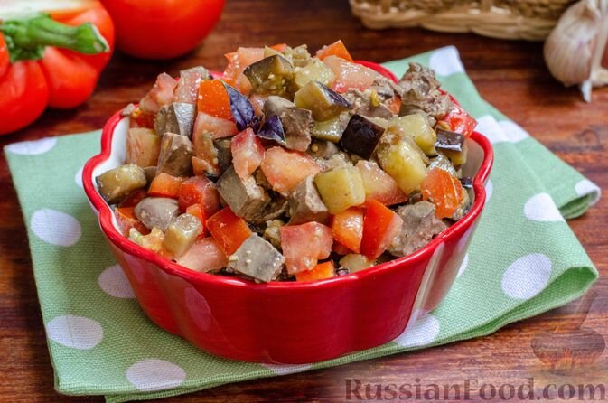 баклажан, печень куриная, помидоры, перец болгарский, чеснок, базилик, масло оливковое, масло подсолнечное, соль, перец чёрный молотый