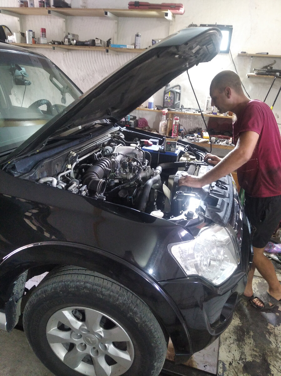 Решили вскрыть крышку ГРМ.