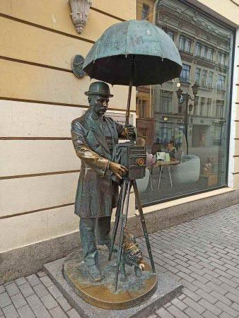 Фото: Памятник фотографу