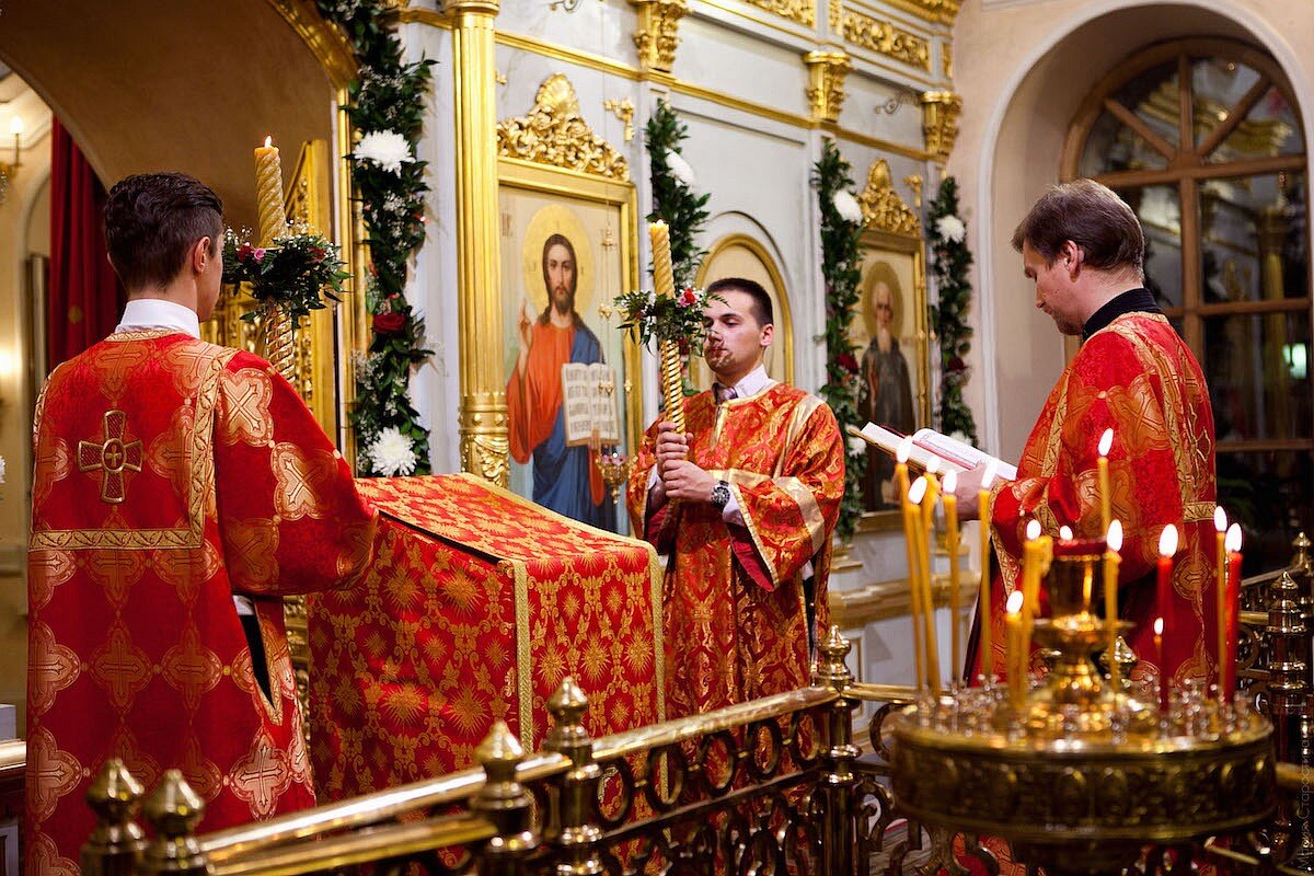 Пономарь. Пономарь алтарник. Облачение Алтарника православной церкви. Алтарник православного храма. Алтарник в церкви.