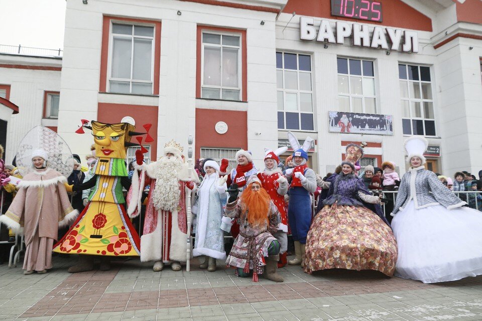     В Барнаул впервые прибыл поезд Деда Мороза из Великого Устюга Олег УКЛАДОВ