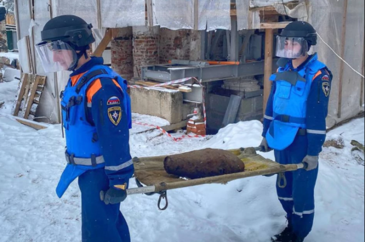    Бомбу времен Великой Отечественной нашли у входа в Верхний сад Петергофа