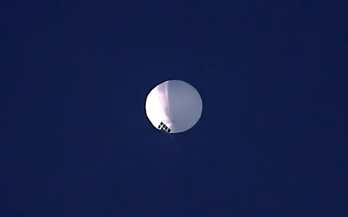«Мы точно знаем, где находится этот воздушный шар, над чем именно он пролетает, и мы предпринимаем шаги, чтобы проявлять особую бдительность, чтобы снизить любой риск внешней разведки», — сказал...