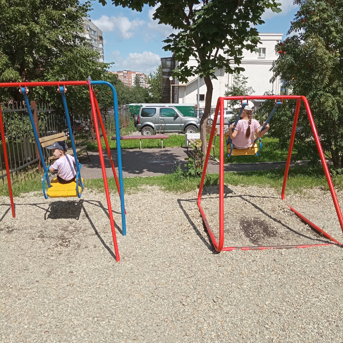 Внуки- наша радость! С обеими гуляю сегодня)) 