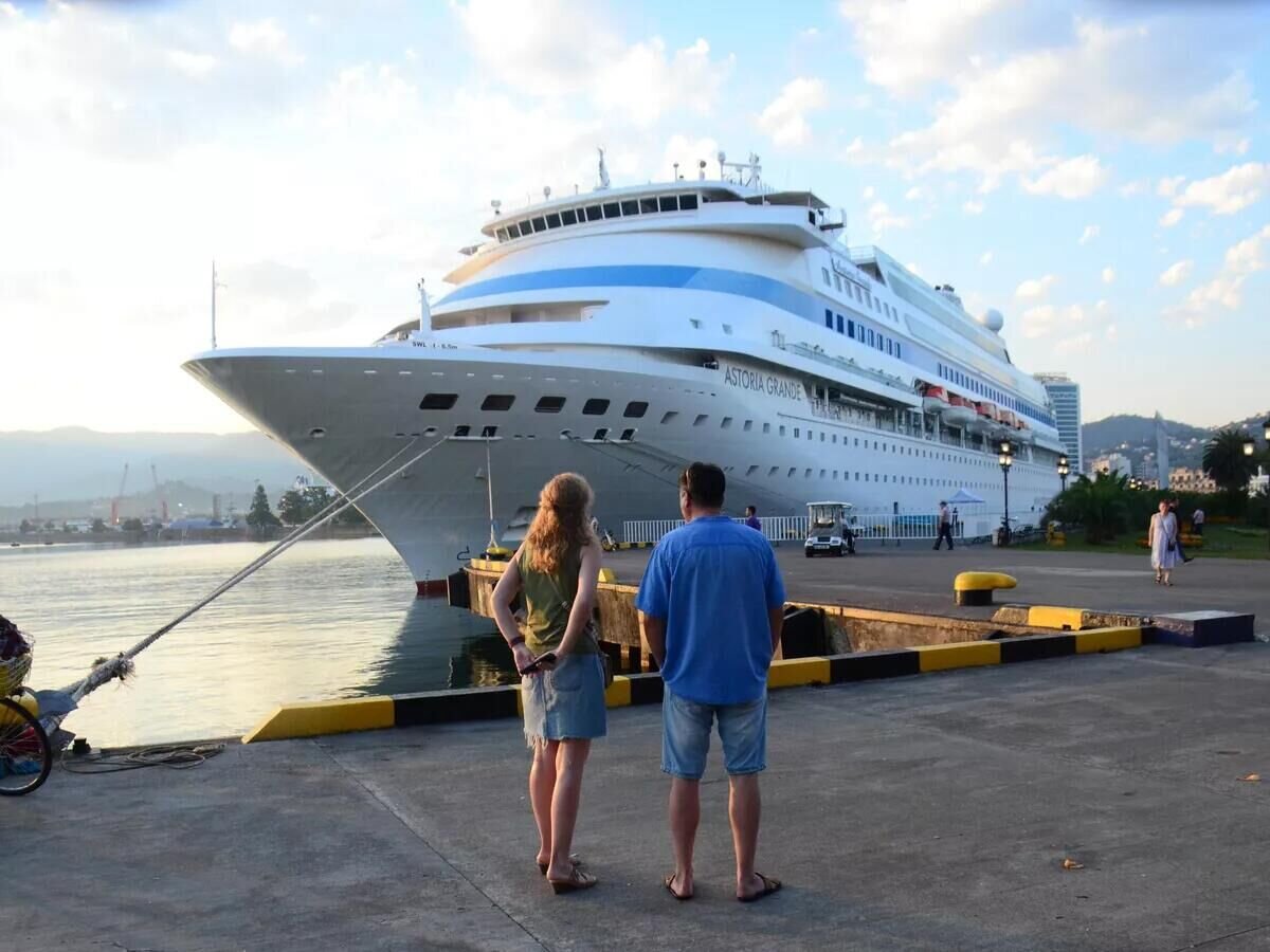    Круизный лайнер Astoria Grande в порту Батуми© Sputnik / Stringer