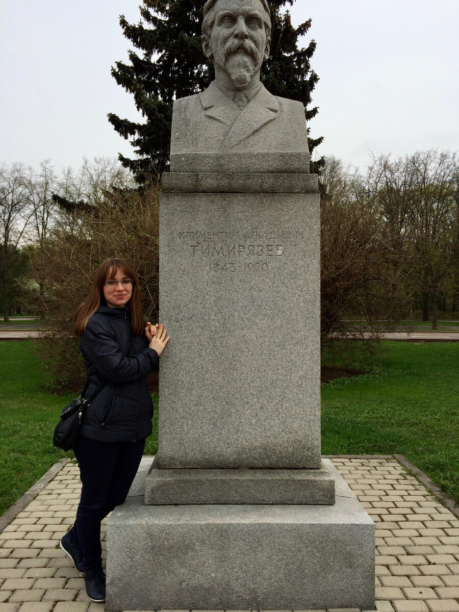 Вот хороший пример из того времени: темно-синие джинсы и практичная синяя курточка