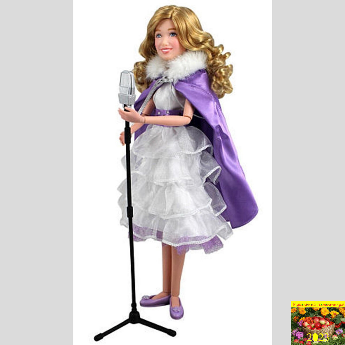 Singing doll. Кукла петти. Кукла Джеки. Маленькая женщина кукла поёт. Dolly singing.
