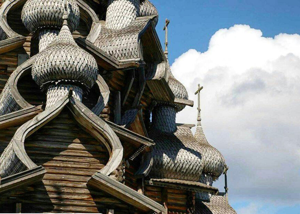 деревянная церковь покрова пресвятой богородицы (1660). уникальный памятник деревянного зодчества. кижи церковь преображения господня. кижи музей-заповедник церковь преображения господня. кижский погост.