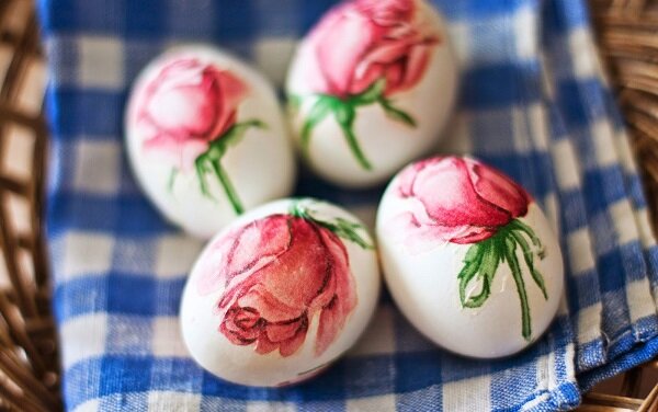 Отдельный крупный рисунок на яйце.