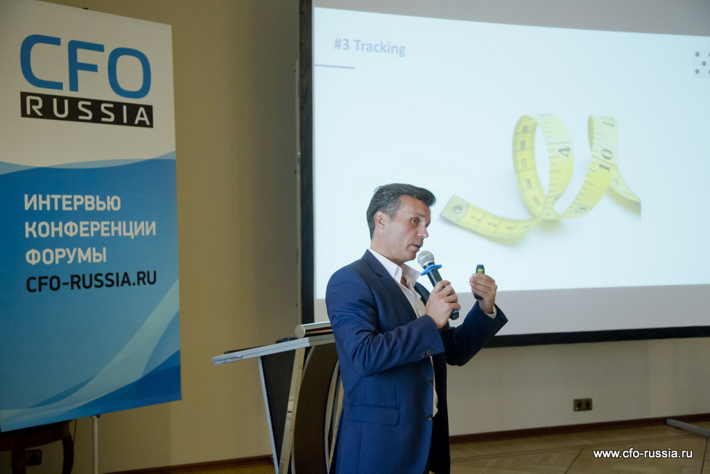 Тим Аккерманн Экс-руководитель отдела по привлечению талантов и опыту 
Lidl (Германия).