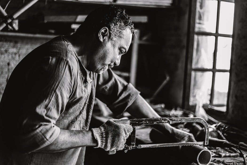 Создание текста — тяжелый труд: складываешь кусочки паззла, потом вырезаешь лишнее и, наконец, допиливаешь.