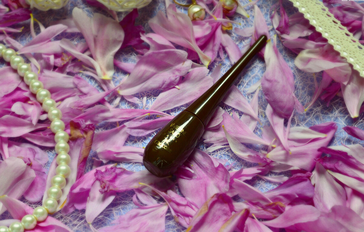 Коричневая подводка для глаз от Vivienne Sabo в оттенке Choсolat