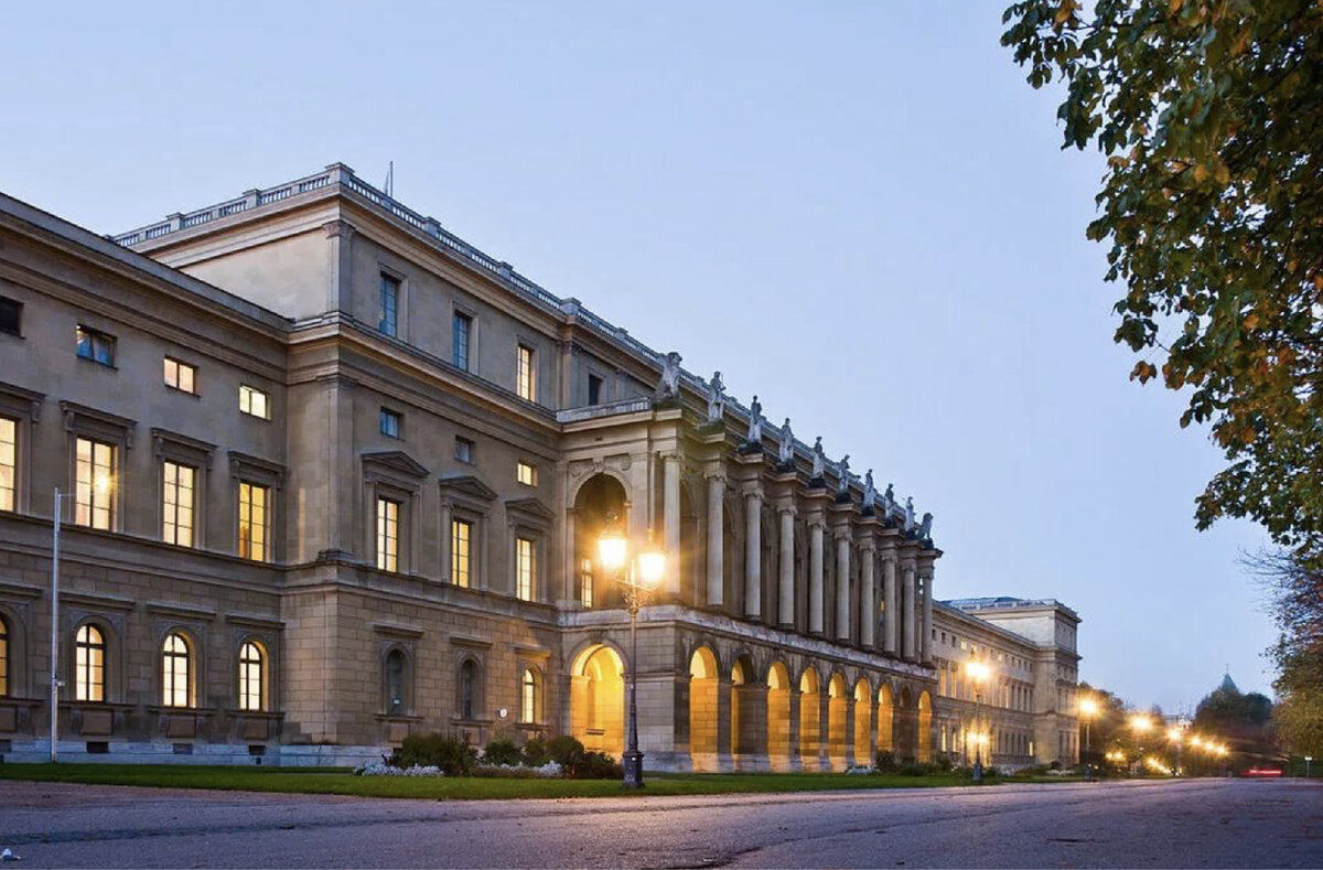 Мюнхенский дворец - резиденция баварских королей. Статьи выходят каждый день после 18:00 по мск.