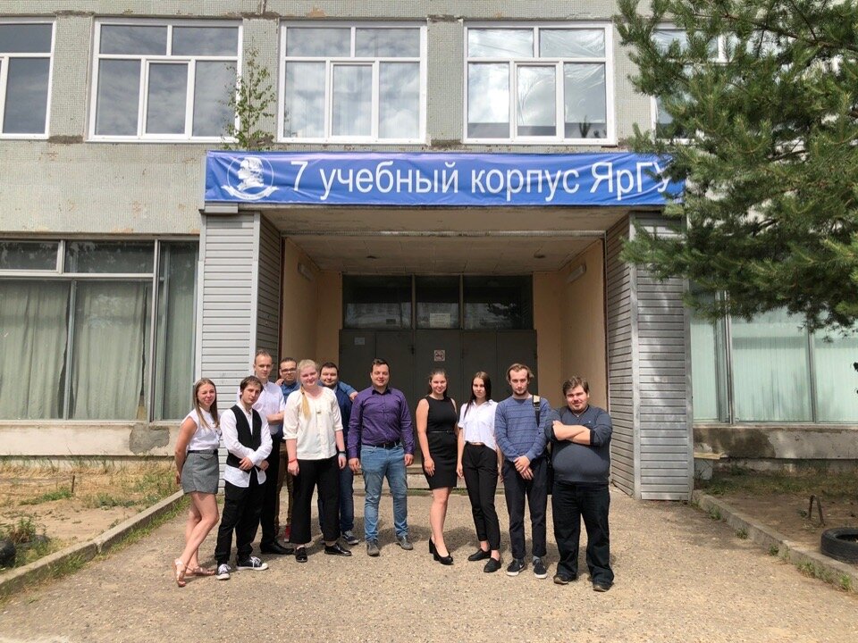 Вот так выглядят счастливые выпускники после успешной защиты дипломных работ. Фото из социальной сети, источник - vk.com/math_yargu