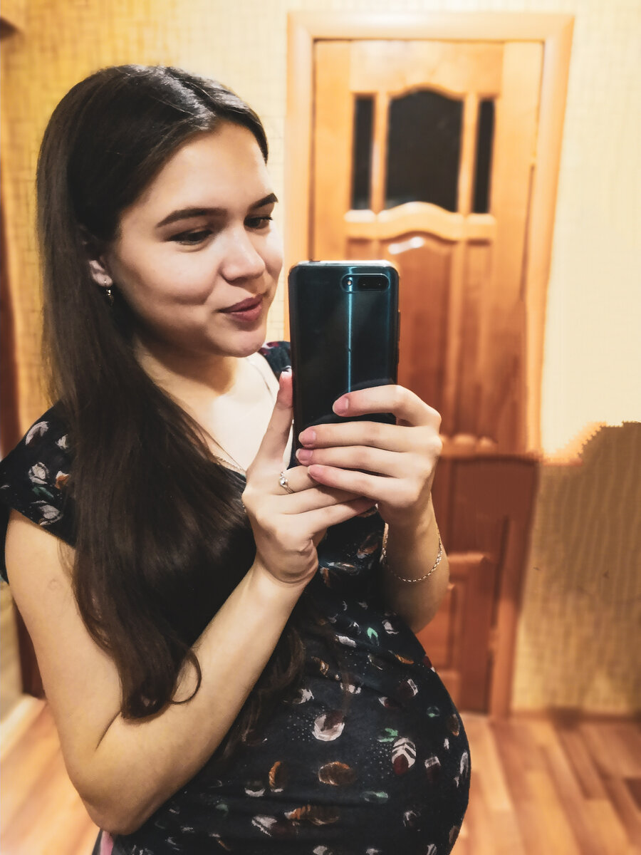 Со схватками, решила последний раз сфоткатьмя с большим животиком