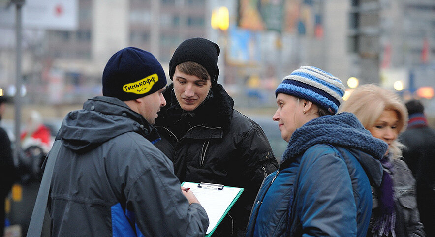 "Здравствуйте! Мы проводим опрос по увеличению банкоматов Тинькофф"