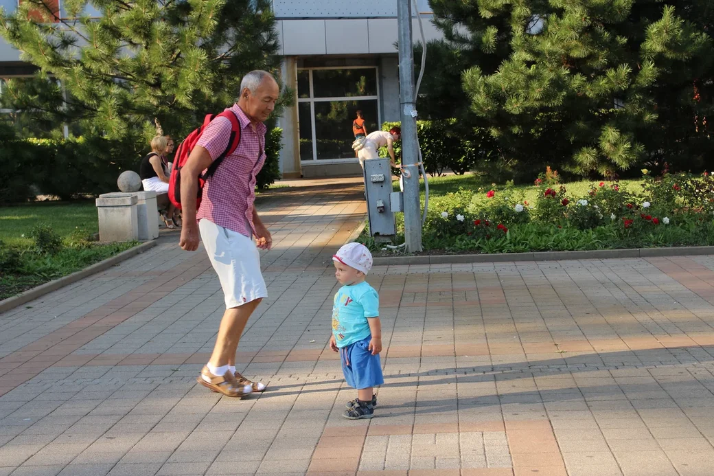 вот и глядя на него гордился 