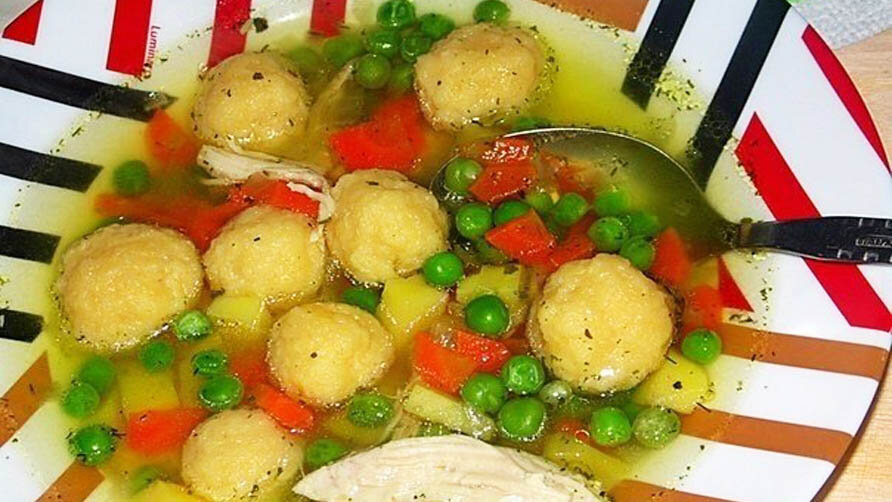 Как приготовить Куриный суп с сырными клёцками и зелёным горошком рецепт с фото