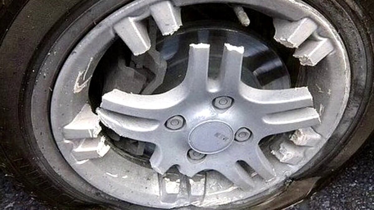 Rw-h 125 r17 sjkarsi. Можно ли зимой ездить на литых дисках. Почему на зимней резине так носит машину при разгоне по асфальту. Машина и колесо зима. Rw-h 125 r17.