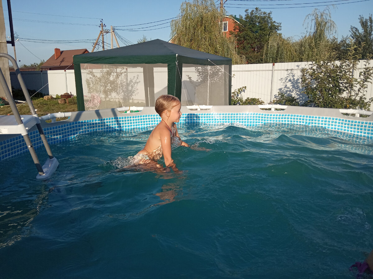 Хорошо жить в деревне, по крайней мере жарким летом точно. Фото автора