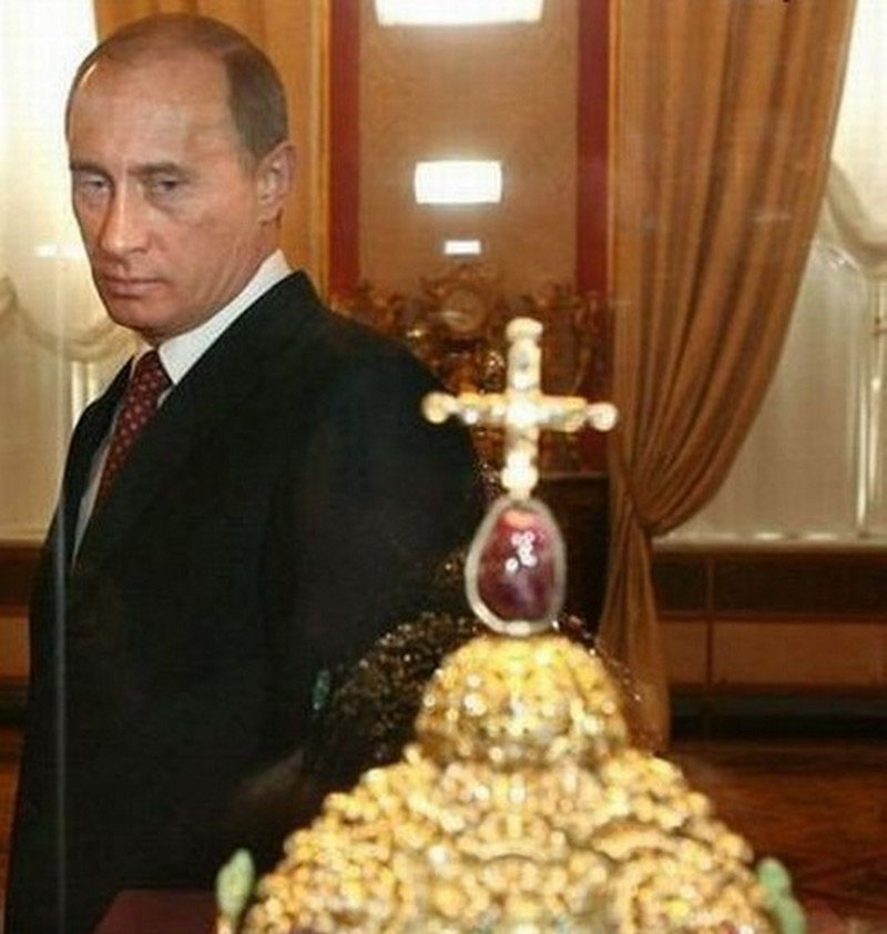 Путин в короне фото