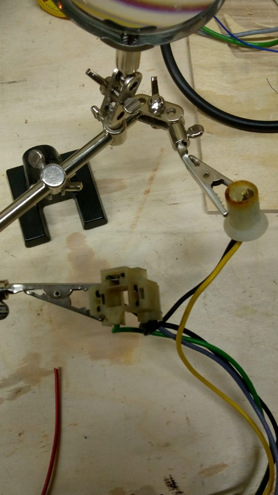  Так же запчасти от старой неисправной фары