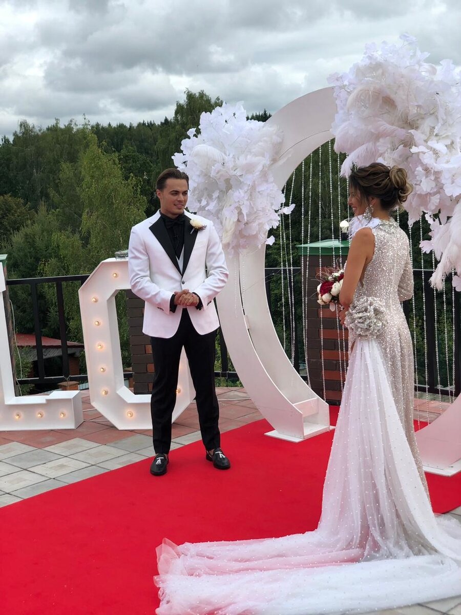 Свадебные наряды Лёши и Майи 
​Фото: Dom2Life.ru
