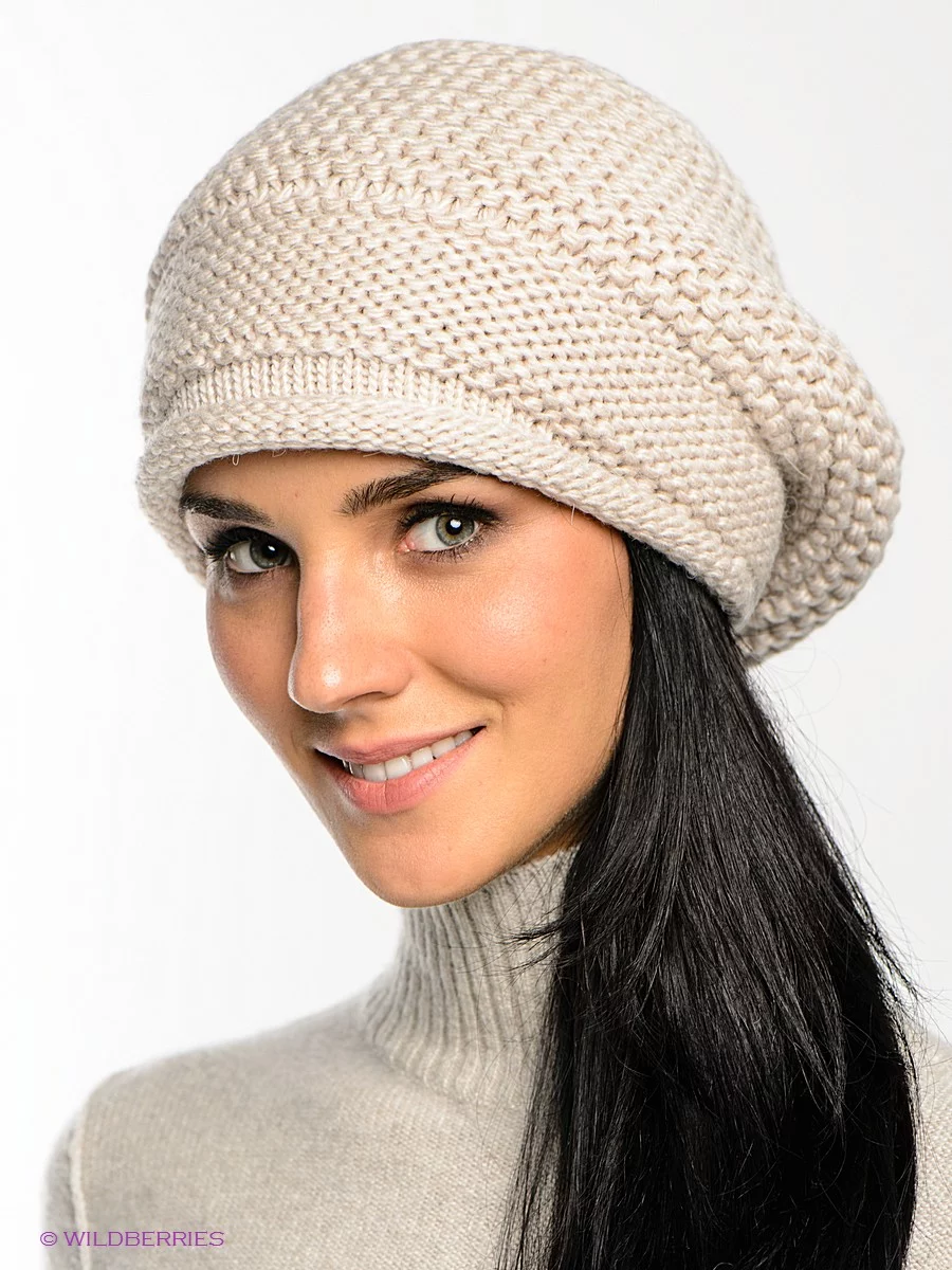 Вязанные шарки для женщин. Модели шапок спицами для женщин. Шапка женская спицами. Модели шапок спицами для женщин. Вязание спицами шапки для женщин.