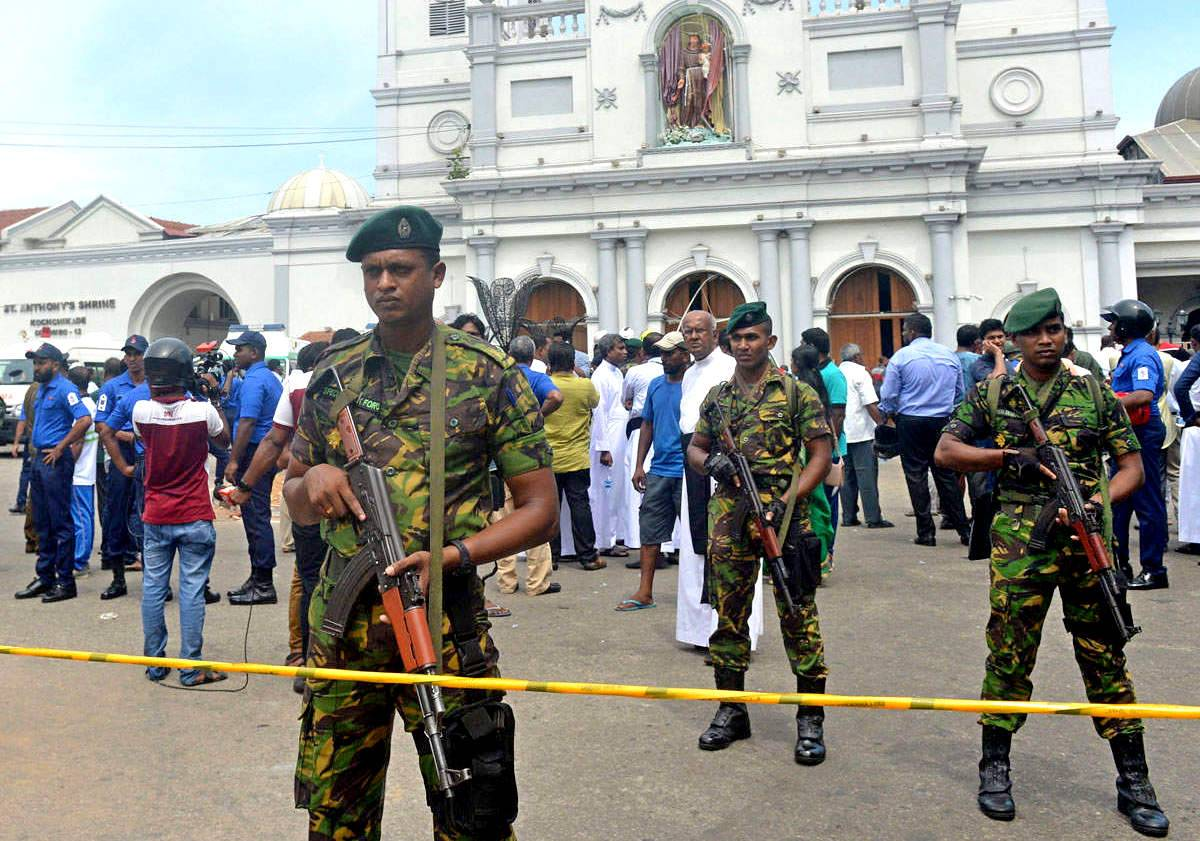 что происходит на шри ланке сейчас. шри ланка новости. шри ланка рыбаки на шестах. что происходит на шри ланке сейчас. мыс велигама шри ланка.