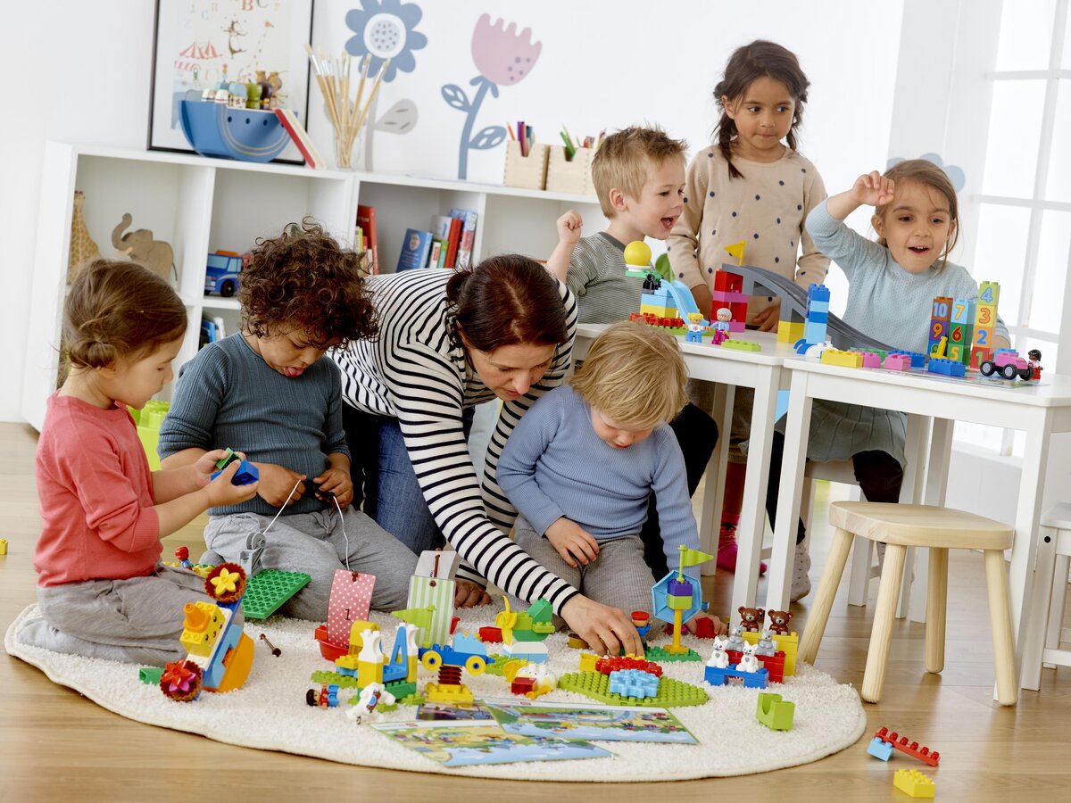 Дошкольное развитие игры. Конструктор LEGO Education Preschool Duplo Планета Steam 45024. LEGO Duplo 45024 Планета Steam. Дети в детском саду. Игрушки в детском садике