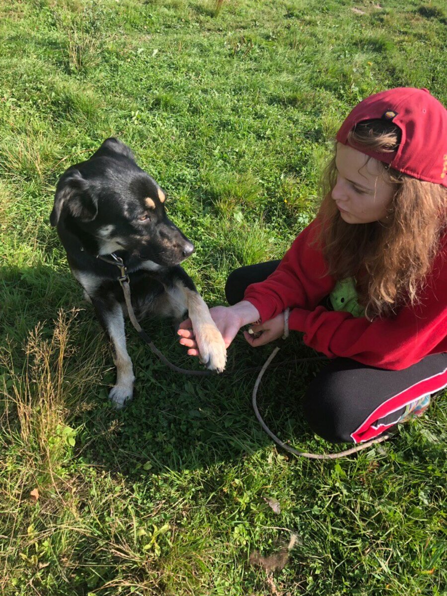 Инна и её подопечный из приюта «Красная сосна»