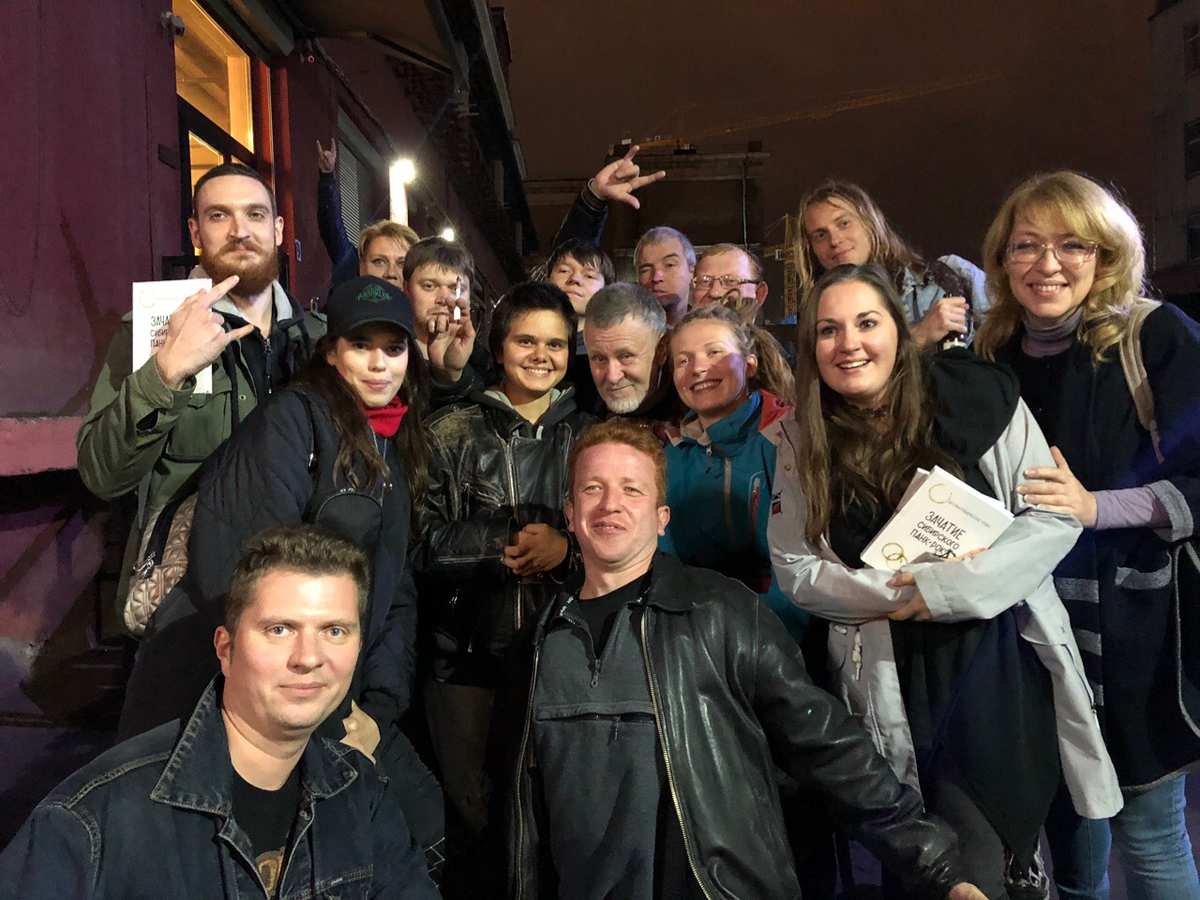 Танцующе-слушающая, зрительско-читающая аудитория группы "ПУТТИ"