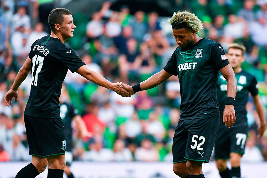 Игнатьев и Вильена в составе "Краснодара" 
Источник: https://www.championat.com/football/article-3818475-krasnodar-gotovitsja-vpervye-v-istorii-sygrat-v-lige-chempionov.html