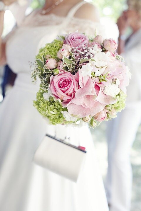 Photo: https://cdn.pixabay.com/photo/2017/03/13/06/03/bride-2138839_960_720.jpg