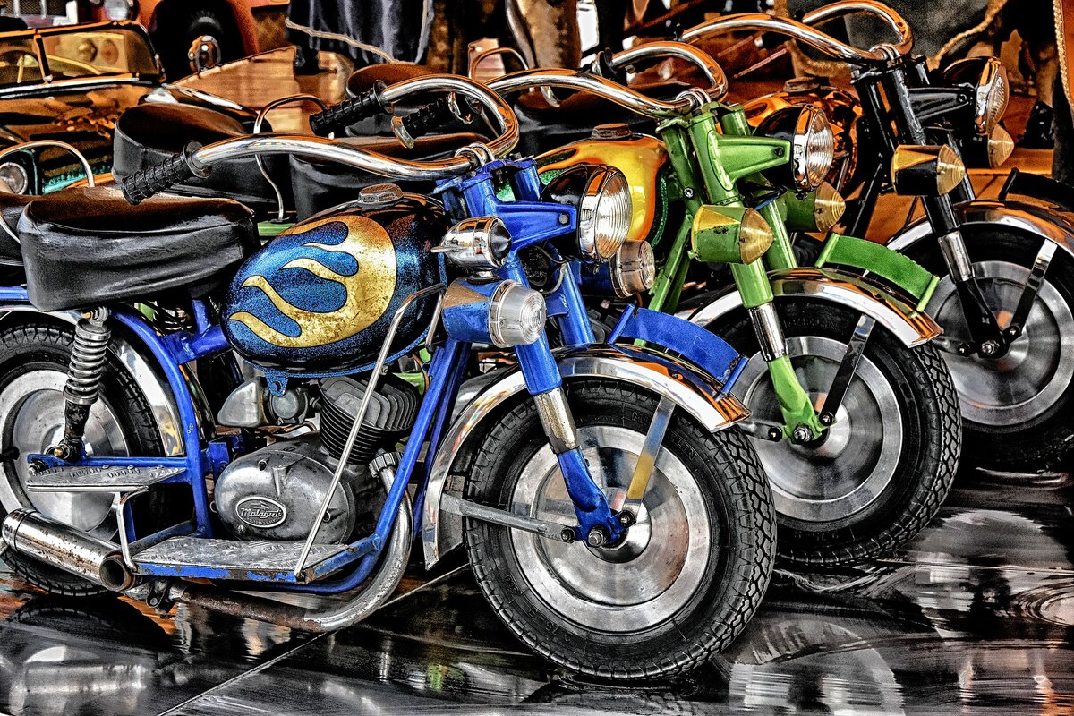 https://pixabay.com/photos/motorcycles-hustle-and-bustle-ride-3710186/
