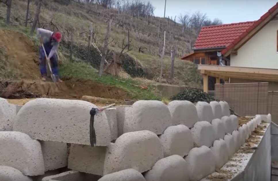 Бетонные ячеистые блоки.