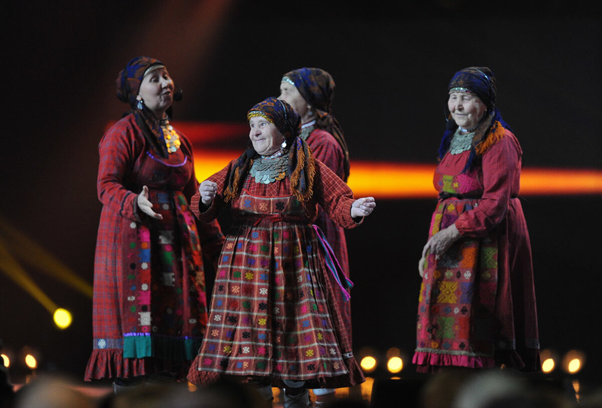 Бурановские бабушки "зажигают" под песню "Party for Everybody" ("Праздник для всех"). (фото из интернета).