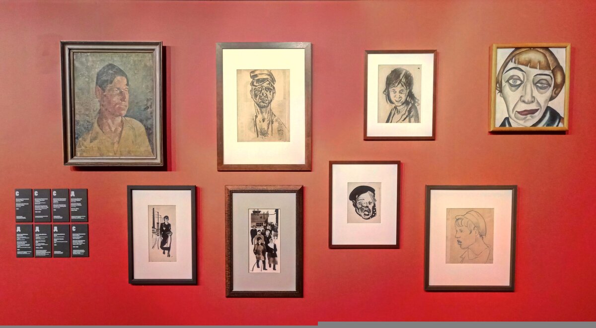 1р.: Александр Самохвалов «Портрет Кубы» 1925; Александр Самохвалов «Портрет мужчины в картузе» 1924-1925; Александр Самохвалов «Портрет улыбающейся девушки» 1925; Александр Дейнека «Женский портрет» 1920-е
2р.: Александр Дейнека «Работница» 1926; Александр Дейнека «Смена» 1920-е; Александр Дейнека «Кулак» 1926; Александр Самохвалов «Комсомолец» 1924-1925