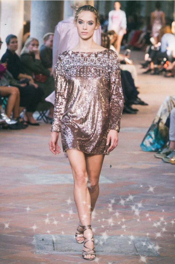 Изображение взято с https://womenshealth.su/moda/platya-na-novyj-god/