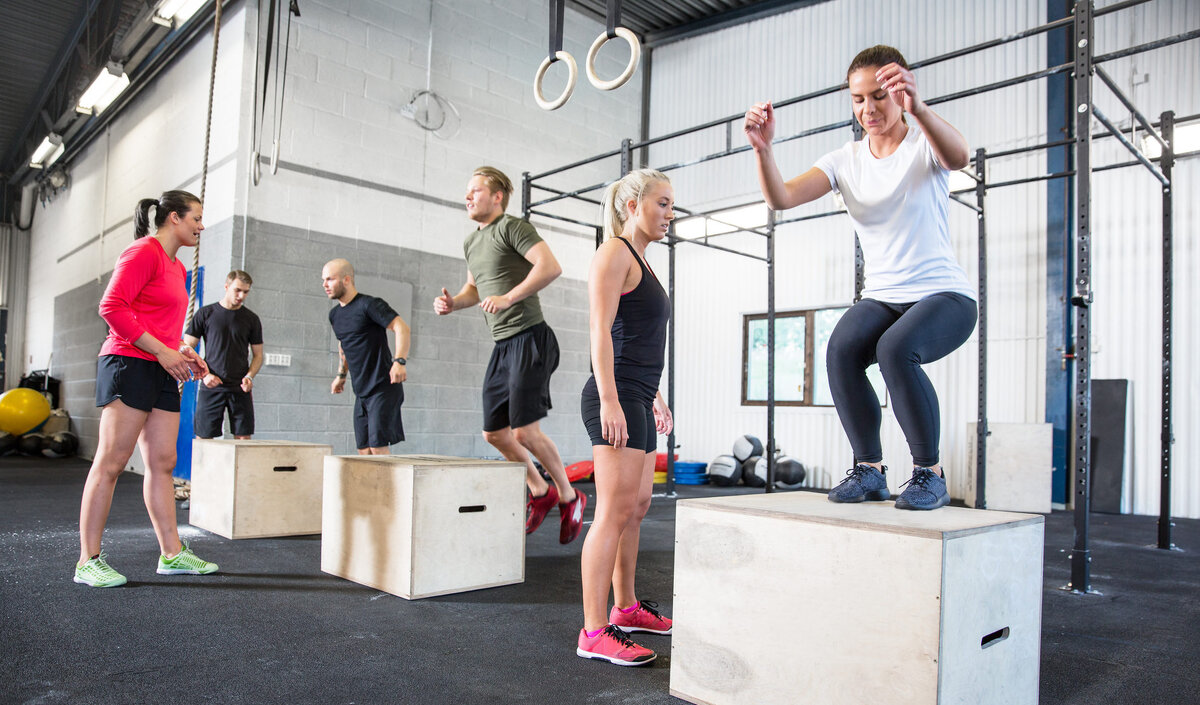 Группа CROSSFIT В спортзале