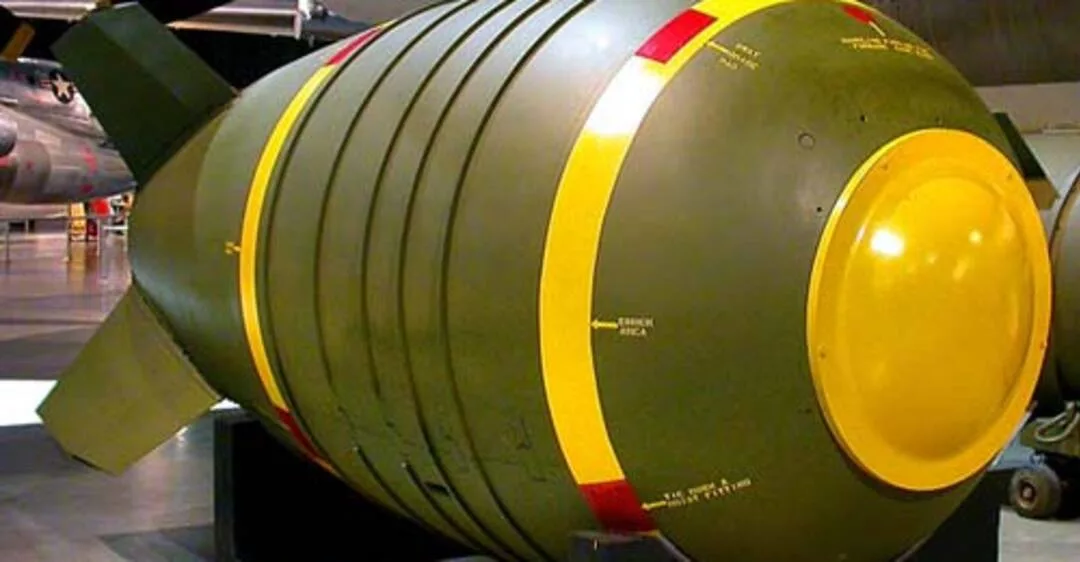 Ядерная бомба РДС-4. Атомная бомба MK.6. Ядерные бомбы mk33. B61 ядерное оружие.
