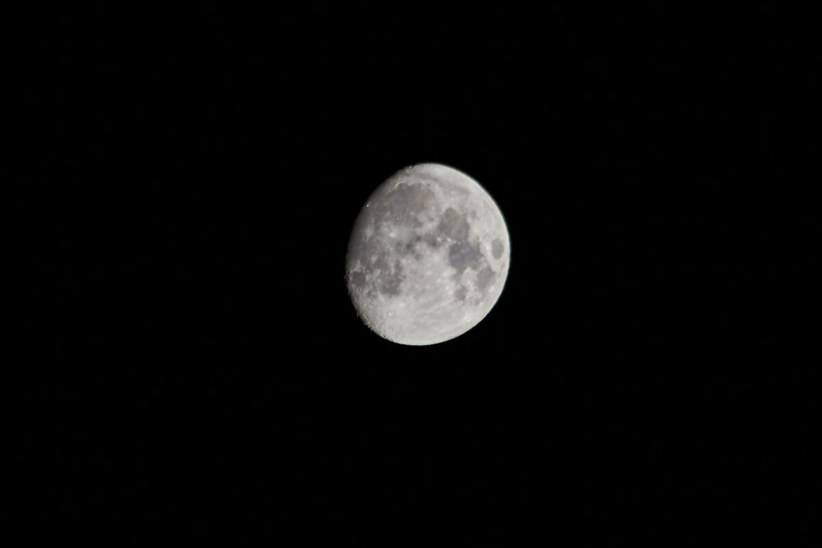 Луна, сентябрь 2018, г. Самара (Canon 550D, объектив Sigma 70-300)