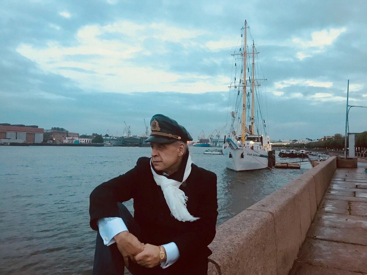 Андрей Сизов, командир корабля в прошлом, капитан второго ранга, бизнесмен, автор книг и сценарист, международный спикер