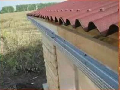 Не которые кулибины приспосабливали профиль для гипсокартона вместо желоба.