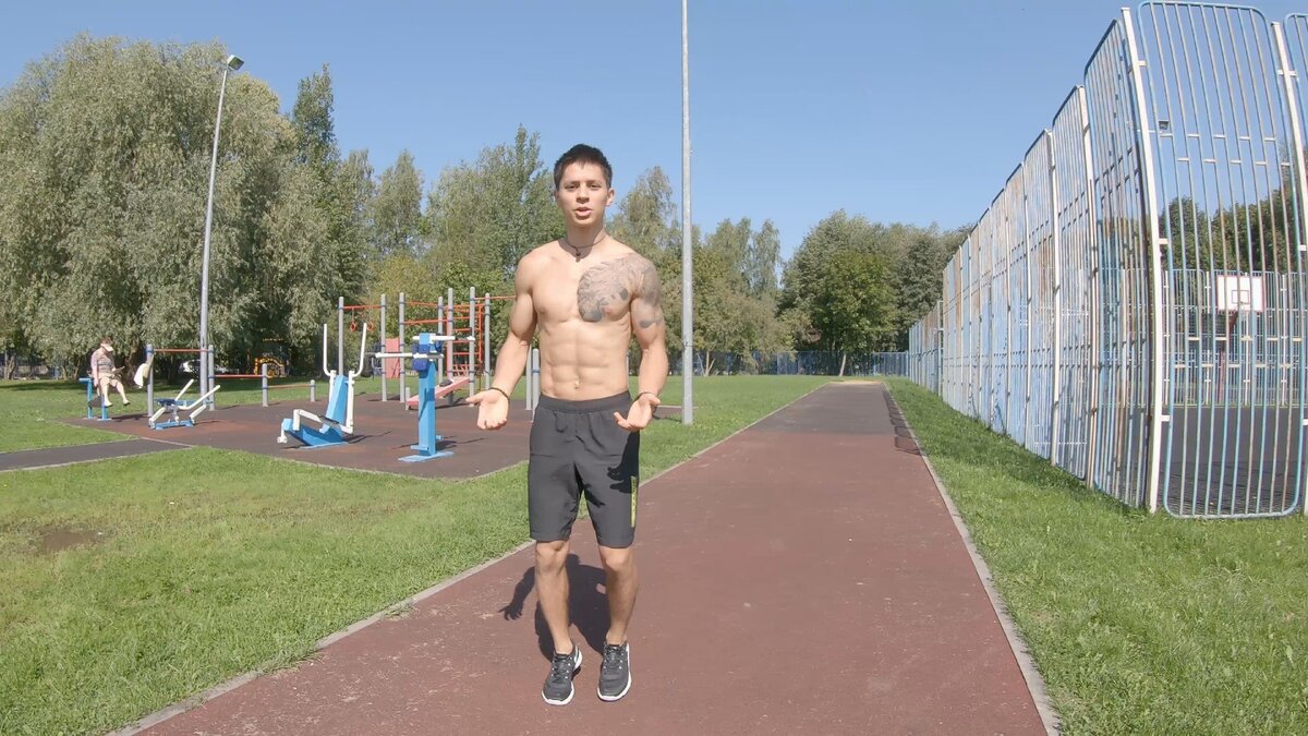 В начале нам надо привыкнуть к самой механике прыжков